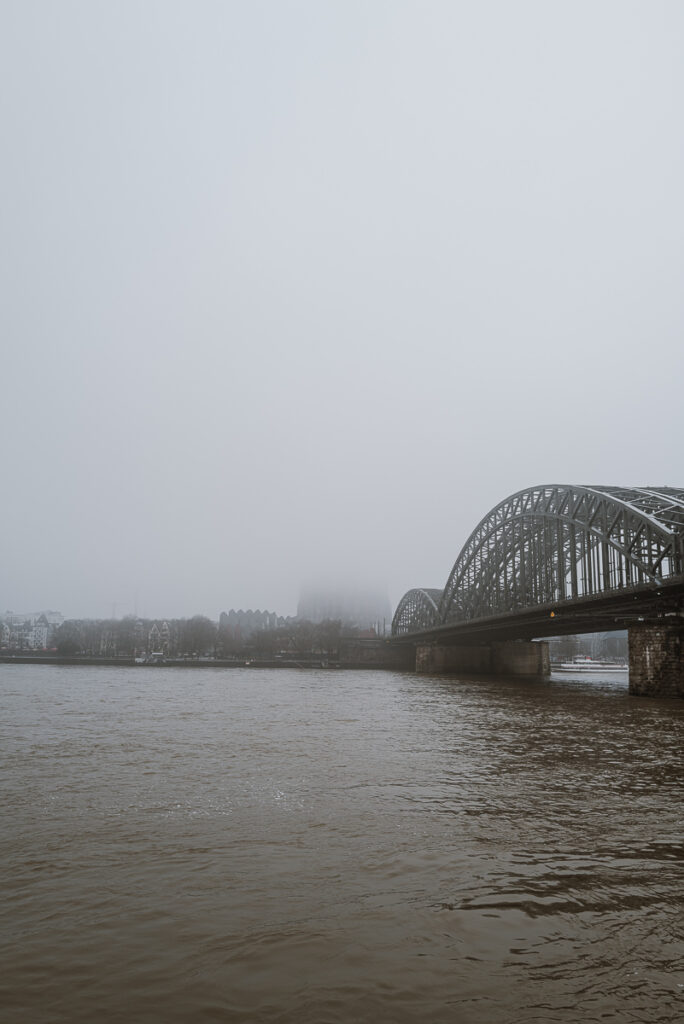 Nebel Koeln LeicaQ2 1012889